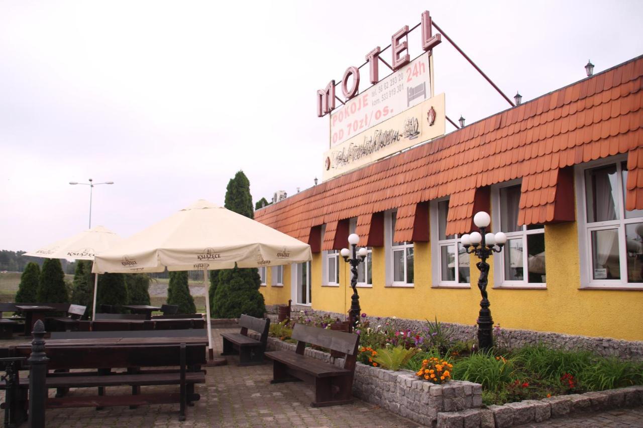 Zajazd Pod Kominkiem - Brzoza Kolo Torunia Motel Exterior photo